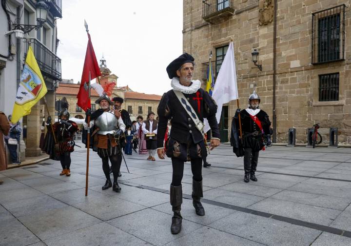 Pedro Menéndez reescribe su historia por las calles de Avilés