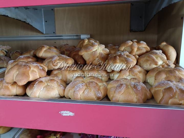 Panaderías de Tizimín inician la producción y venta del tradicional pan de muerto