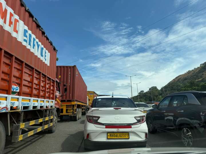 Heavy Traffic Slows Down Movement on Mumbai–Pune Expressway Ghat Section