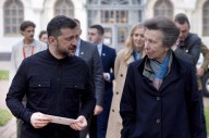 La intensa agenda de Ana de Inglaterra en su visita sorpresa a Ucrania: homenaje a los niños fallecidos y reuniones con Zelenski y Zelenska