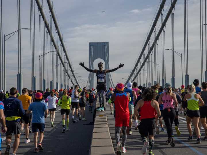 Guía para la maratón de NYC 2025: a qué hora comienza, mapa, recorrido, qué calles estarán cerradas y cómo seguir la carrera de Nueva York este domingo 2 de noviembre