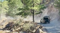 Encuentran 3 ejecutados apilados en la carretera Parral