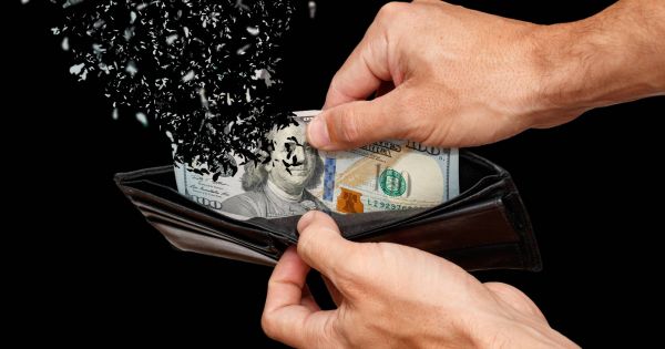 ¿Se acerca el fin del dólar? Por qué no para de caer la moneda estadounidense y estos son los activos que ya la están reemplazando