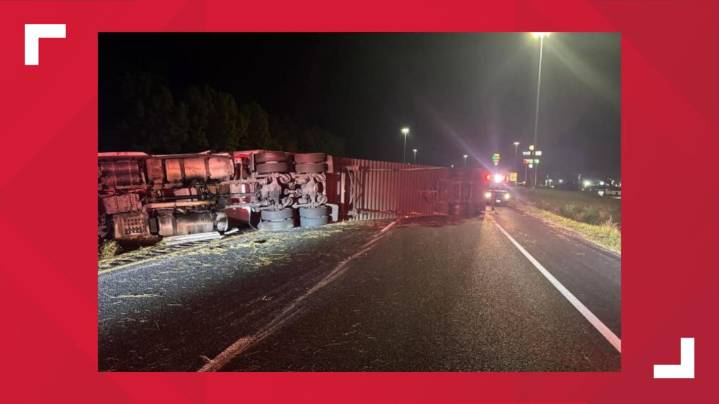 Smith County firefighters responding to major crash on I