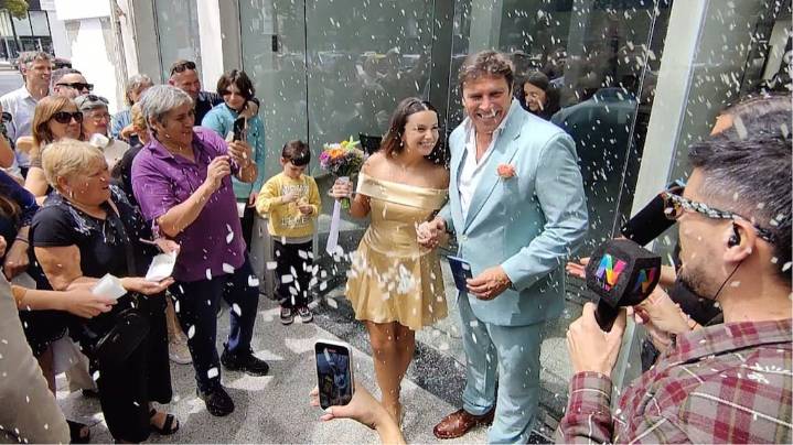Matías Alé y Martina Vignolo se casaron en Mar del Plata: el look de los novios en tonos pasteles