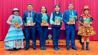 Docentes arequipeños lanzan “Ñawi Ñawicha”, innovador libro para aprender quechua desde cero