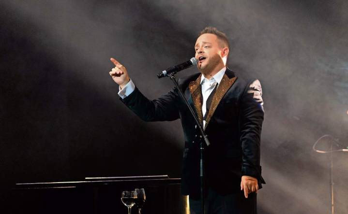 Rodrigo de la Cadena lleva la Sinfonía de la memoria a su show