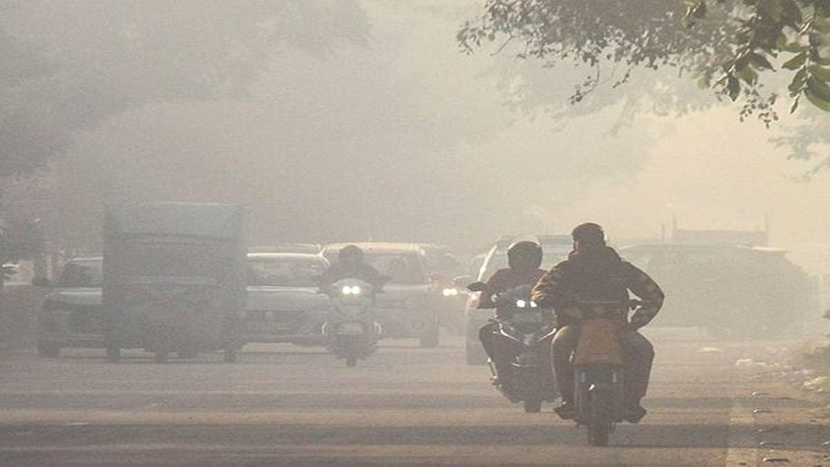 Visibility drops in Delhi as AQI enters ‘Poor’ zone on Dhanteras