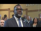 LIVE | Chicago Mayor Brandon Johnson signs executive order