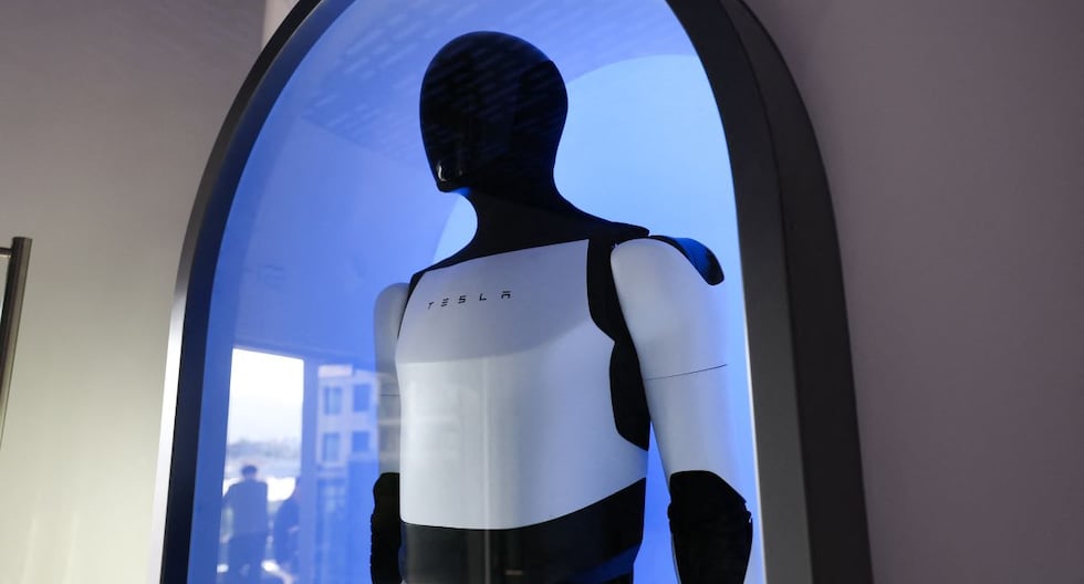 Elon Musk pide pago de un billón de dólares para mantener control del ejército de robots que Tesla construye