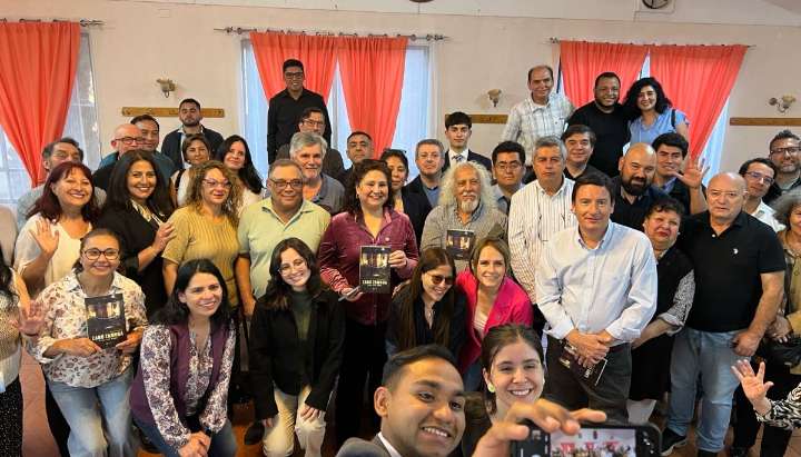 Sebastián Zamora presentó en Villa Alemana y San Felipe su biografía «Cabo Zamora: Caso Pío Nono»