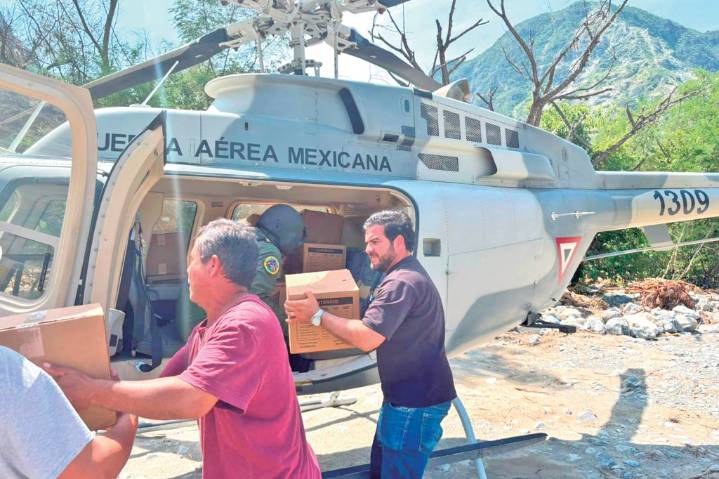 Dotan de ayudas a damnificados
