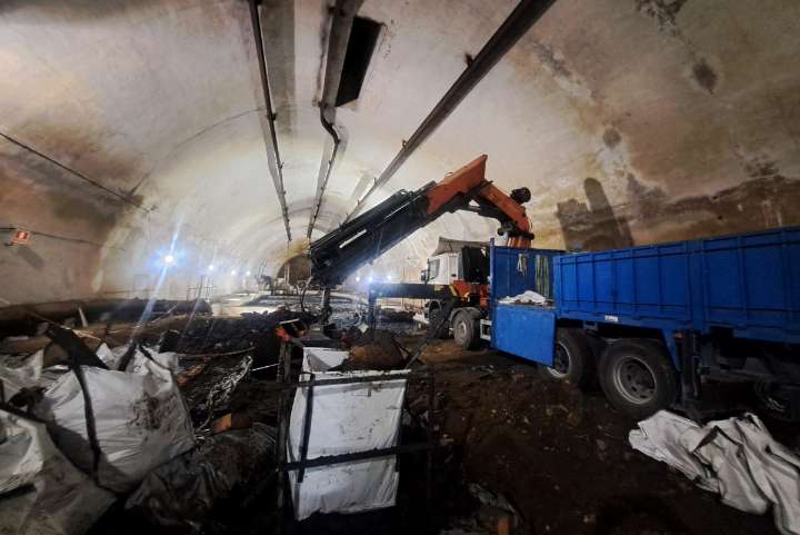 Comienza la descontaminación de los túneles del Espalmador que acogerán el submarino Tonina