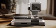 Llega el 'Robot Phone': el primer smartphone con brazo robótico integrado y controlado por IA