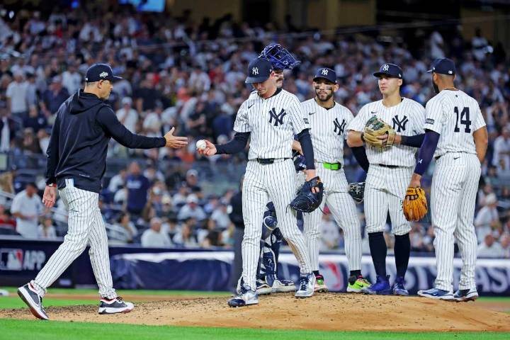 Aaron Boone keeps pressing wrong buttons with Yankees season on line