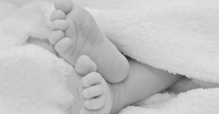 Bebé de 7 meses habría muerto al ser aplastado por sus hermanos mientras jugaban