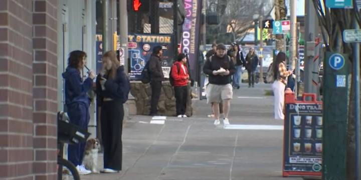 Portland mayor orders pause on new pay