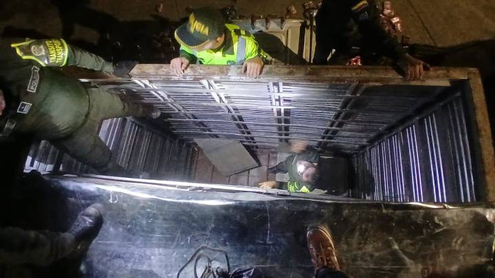 Incautan 1630 kilogramos de marihuana creepy en la vía Cali-Andalucía; el cargamento era movilizado en un camión