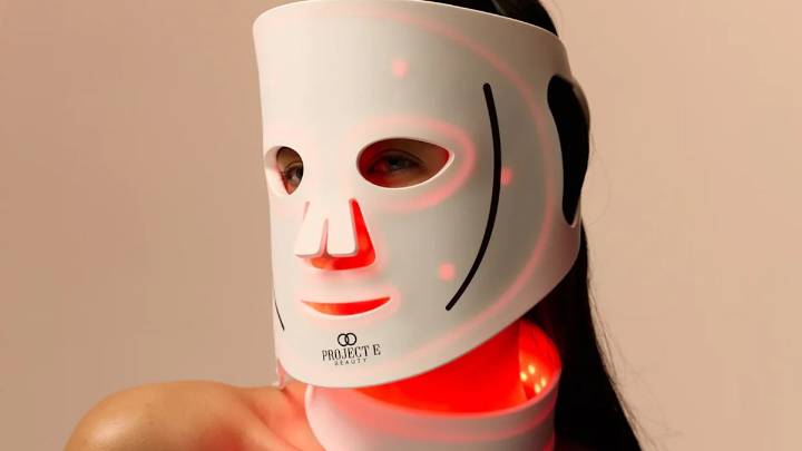 Can this LED face mask transform my 43-year-old skin and soften my neck lines?