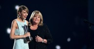 Taylor Swift Reveals Her Mom Andrea's Reaction To "Wood"