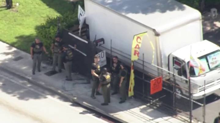 Man ID’d after allegedly shooting at woman walking dog in Lauderdale Lakes
