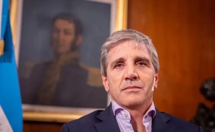 Luis Caputo viaja a Washington para negociar el apoyo financiero con Scott Bessent