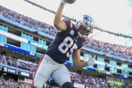 Deadspin | Drake Maye (3 TDs) helps Patriots extend win streak to 5 vs. Browns