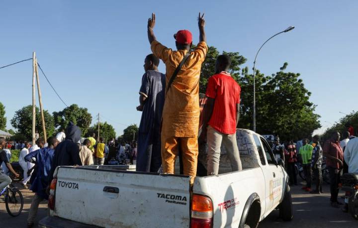 Cameroon opposition candidate Tchiroma claims victory in presidential poll, urges Biya to concede