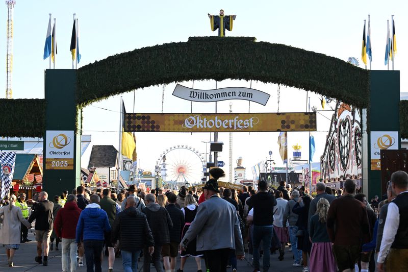 Germany's Oktoberfest to reopen after bomb scare