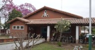 Arrojó su celular para evitar robo y la golpearon