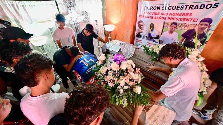 Acusaron de "desaparición forzada" a 17 militares vinculados al caso de cuatro menores muertos en Ecuador, cuyos cuerpos aparecieron calcinados