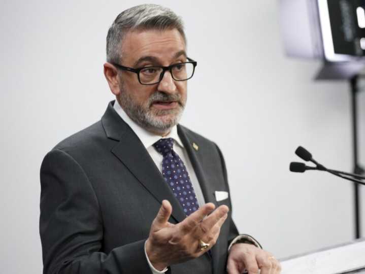 School board ends online streaming of committee meetings, irking trustees