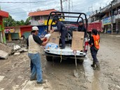 SSP distribuye alimentos y realiza labores de limpieza en municipios afectados por la inundación