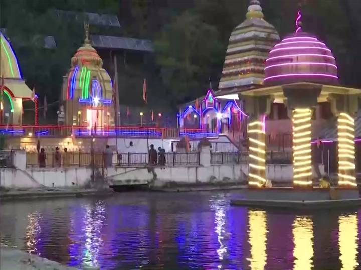 J-K: Kashmiri pandits celebrate Diwali at Surya Mandir in Anantnag, pray for peace, harmony
