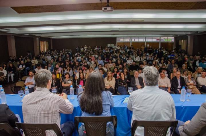 CHACO: Capitanich Encabezó Un Masivo Encuentro Con Estudiantes Y Docentes Y Propuso Un “Nuevo Pacto Educativo”