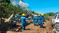 CFE trabaja ininterrumpidamente en el restablecimiento eléctrico por fuertes lluvias en la región oriente del país