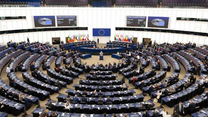 La Eurocámara otorga el premio Sájarov al periodista bielorruso Andrzej Poczobut y la georgiana Mzia Amaglobeli