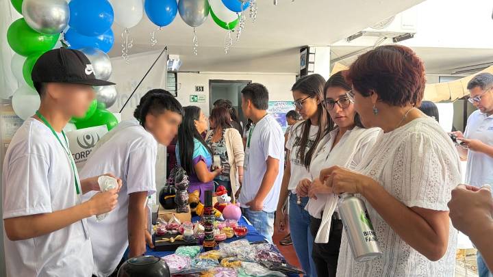Niños, niñas y jóvenes de los programas del Icbf regional Cauca se la jugaron toda en la Primera Feria de Emprendimientos