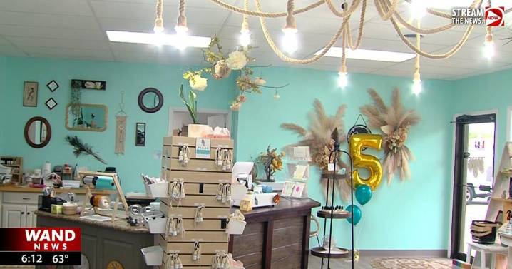 'I'm not going to fail': Mt. Zion mom grows natural skincare business