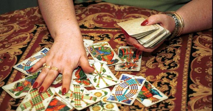 Granada, capital del ‘por si acaso’ y el esoterismo: las supersticiones que aún marcan el día a día