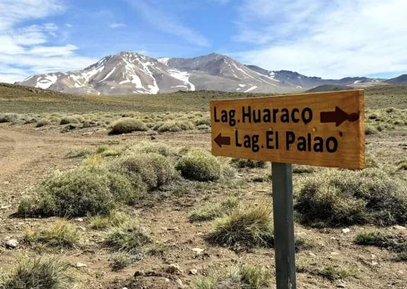 Colocan nueva cartelería para acceder a los atractivos naturales de Tricao Malal