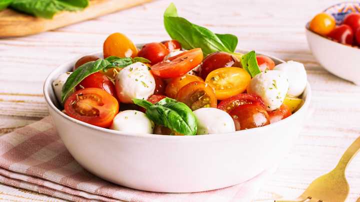 The Canned Pantry Staple That Bulks Up Caprese Salads