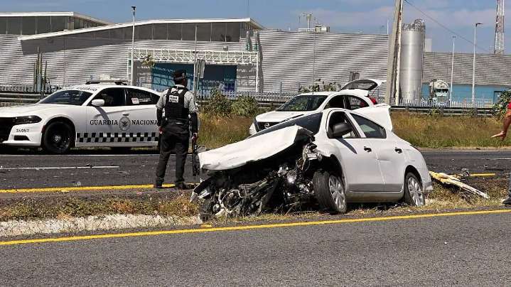 Choque múltiple detiene el tráfico en la carretera Irapuato