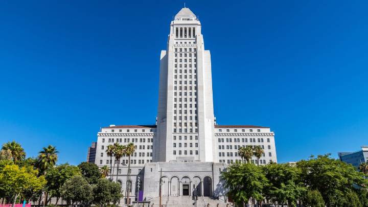 What's closed for Indigenous People's/Columbus Day on Monday in LA