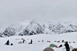One hiker dead, hundreds rescued after heavy snowfall in China