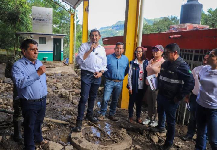 Respuesta integral en Pahuatlán: priorizan caminos, víveres y servicios esenciales