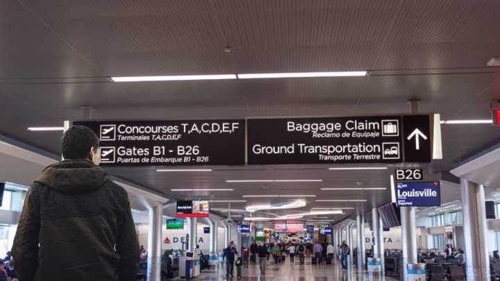 Detienen a persona armada con rifle semiautomático en el Aeropuerto de Atlanta