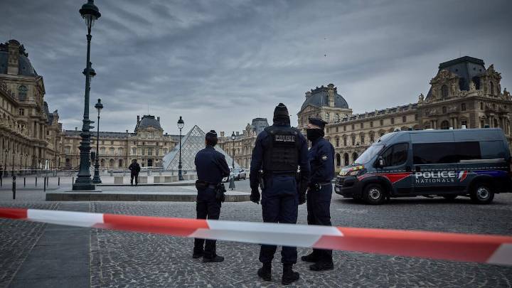 5 More Arrests Made In $102 million Louvre Jewel Heist Investigation