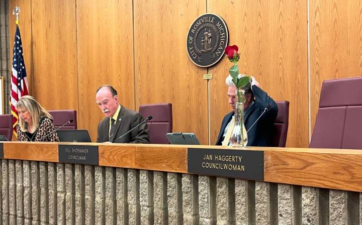 Red rose placed in front of late Roseville councilwoman’s seat
