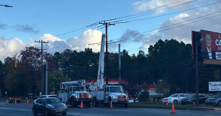 Wreck involving two stolen cars leaves hundreds without power in Durham :: WRAL.com